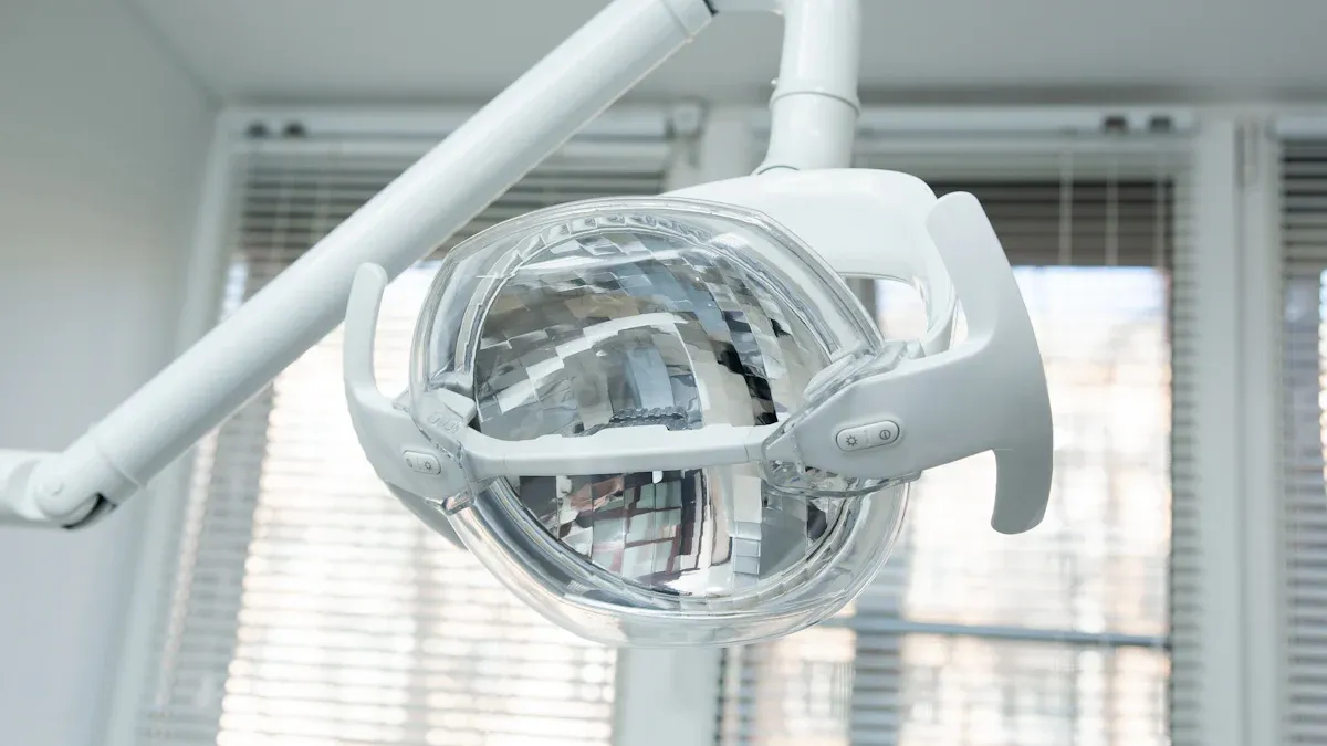 चिकित्सा प्रकाश उपकरण के रखरखाव और सफाई के लिए आवश्यक युक्तियाँ