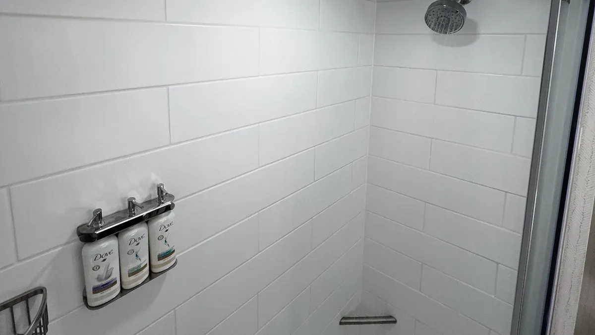 वाटरप्रूफ लीनियर लाइटिंग सबसे अधिक कहाँ स्थापित की जाती है