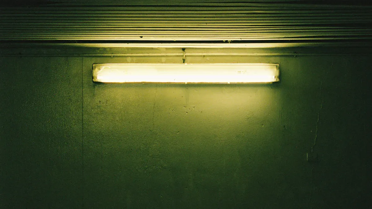 बैटमैन बी1 एलईडी बैटन लाइट और फ्लोरोसेंट ट्यूब के बीच मुख्य अंतर